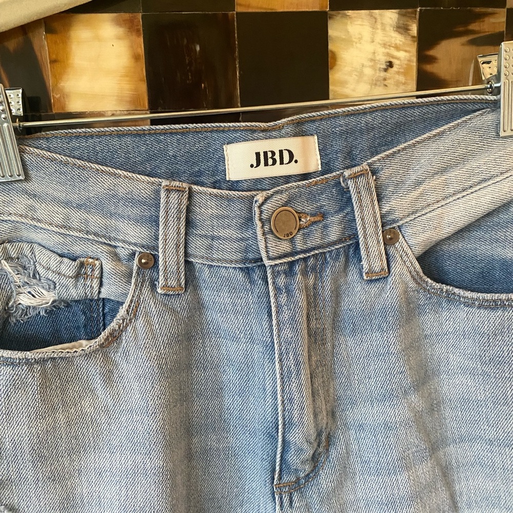 Light wash women’s jeans